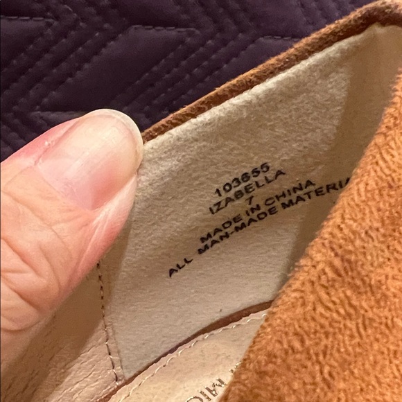 Michael Shannon Tan Suede Block Heels - Picture 4 of 4